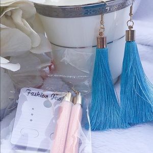 🤩🤩Teal tassel dangle earrings